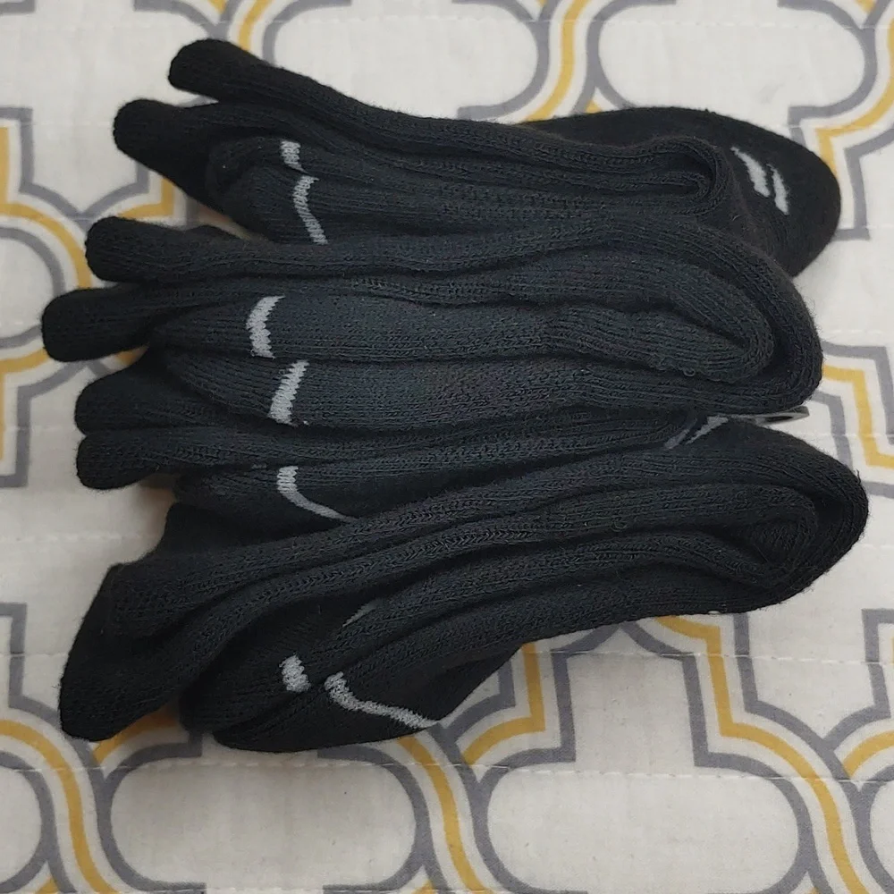 ๐ $5 CLEAR OUT: 4-Pairs NWOT Kid's Socks - Picture 1 of 5